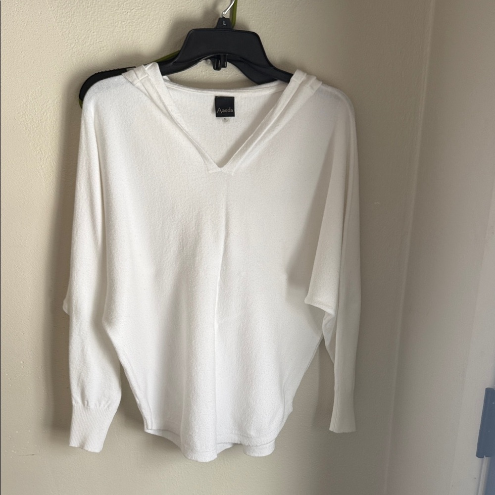 Ameda White V-Neck Hooded Pullover Sweater